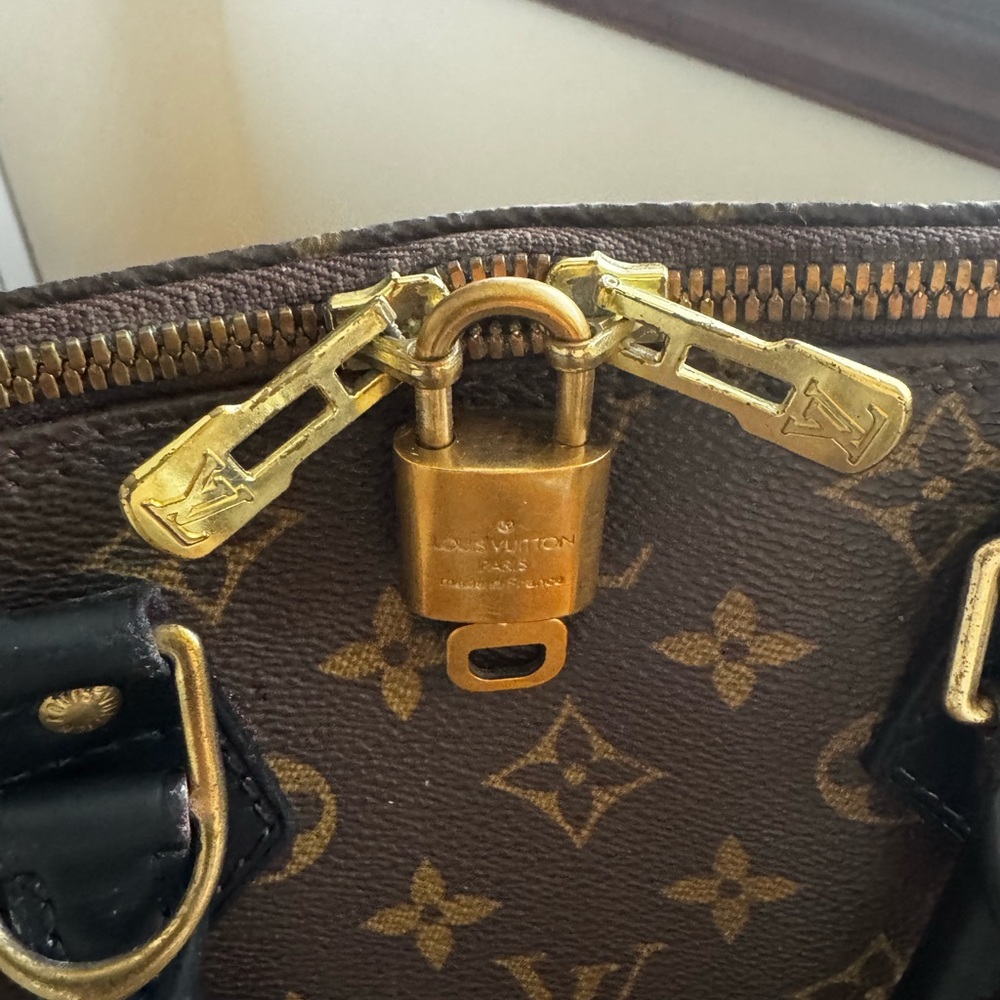 Authentic Louis Vuitton bag - Picture 10 of 14